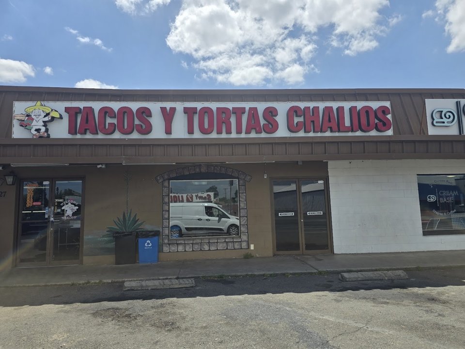 Front view of a Mexican restaurant in Tulare.